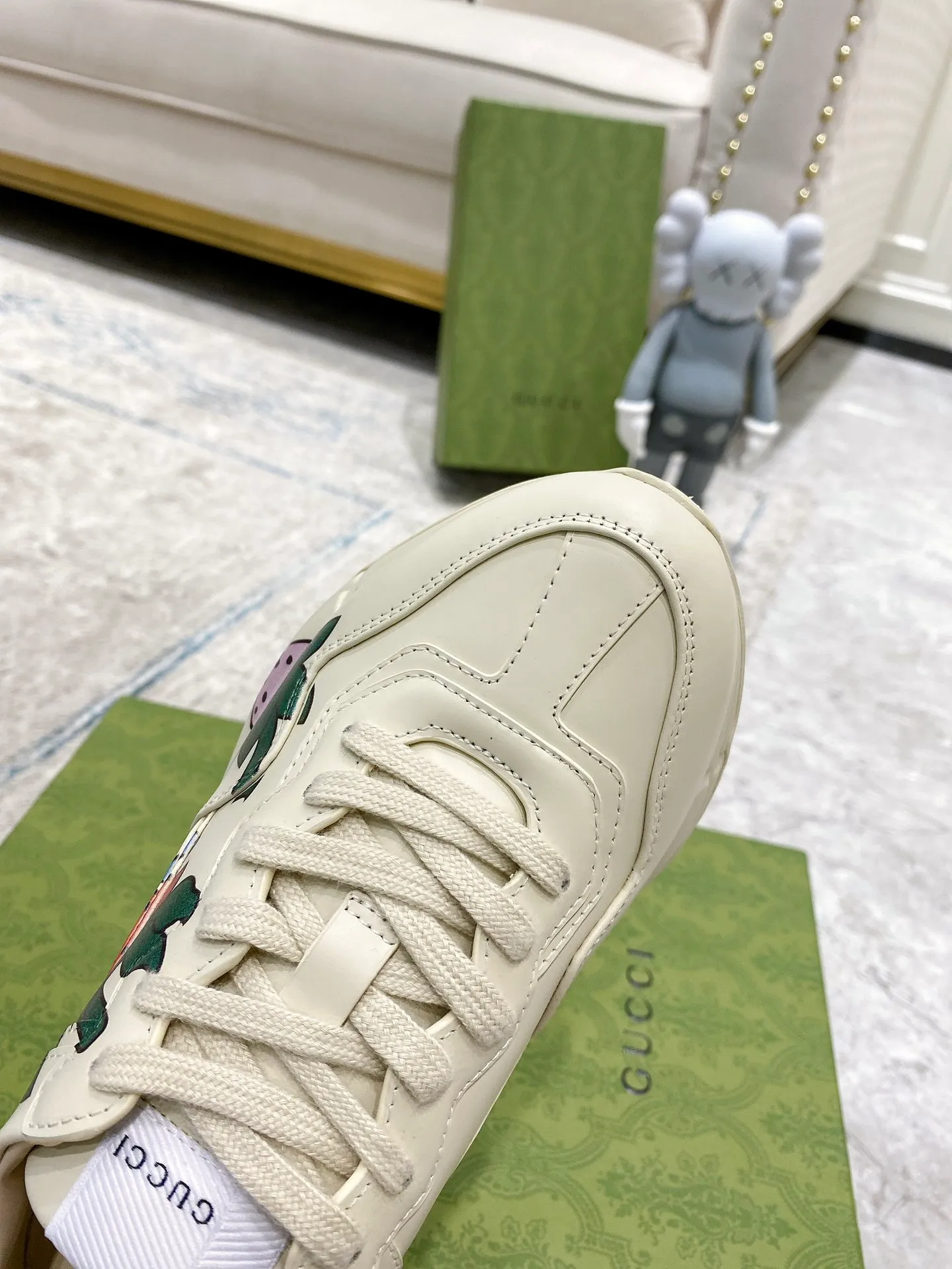 👟👟Ex-factory price 480👟👟 GUCCI Gucci dad shoes. The original disassembly took more than 3 months to develop 1:1. The version has been upgraded again, chips, packaging, imported cowhide, and all made with computerized cars. Couple 👫 style 🔜Versatile in all seasons 🔜 Fashion 🔜 Personality 🔜 Differentiation 🔵 More than 20 layouts in the whole series, welcome to inquire for pictures Outsole: the latest original developed TPU vacuum. Upper: imported cowhide🐮. Inner lining: original A-grade mixed sheepskin🐏. Foot pads: original A-grade mixed sheepskin. 💯Full set of packaging. Medium and low straps with LOGO.